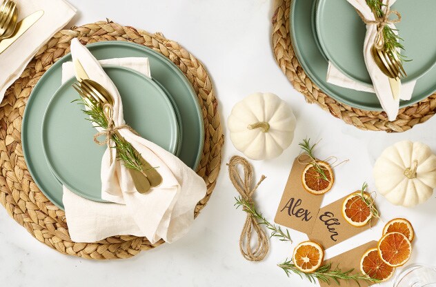Guide to Hosting a Friendsgiving 